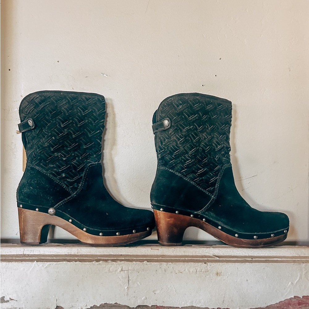 Chic Black Leather Clogs with Wooden Heel